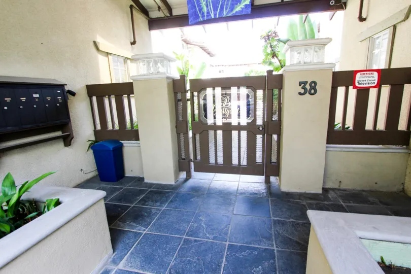 The address fo 38 N Bonnie Ave at the gate