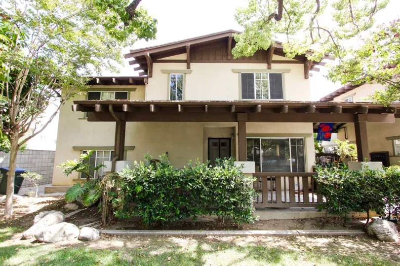 The deck on 38 N Bonnie Ave in Pasadena, California