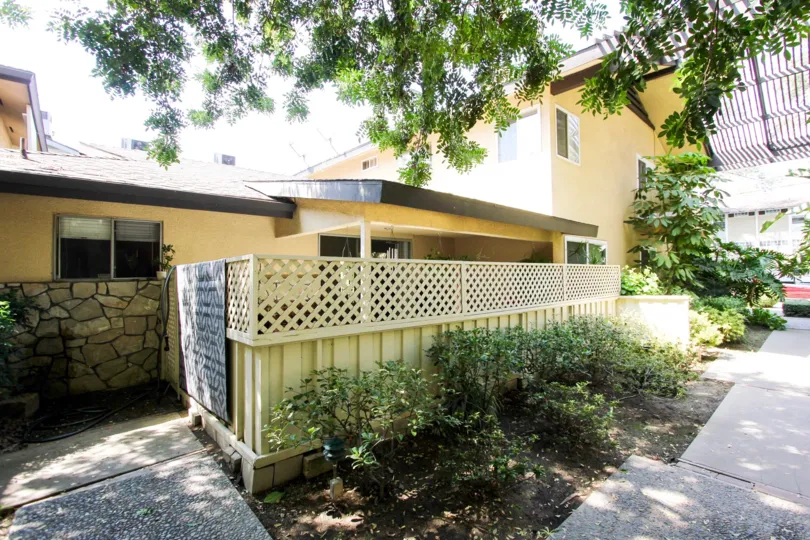 The privacy fence around 385 Cliff Dr in Pasadena, California