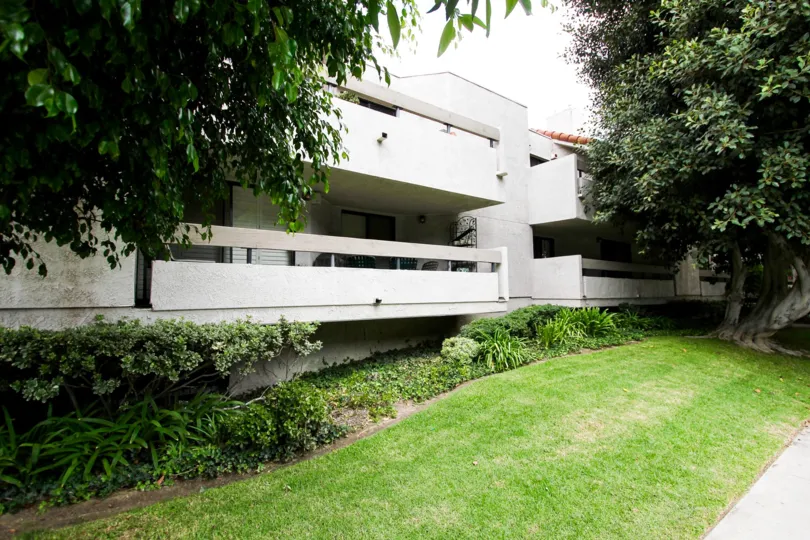 The balconies on 401 E California Blvd