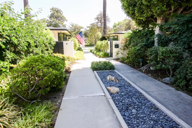 The landscaping around 481 S Orange Grove Blvd in Pasadena, California