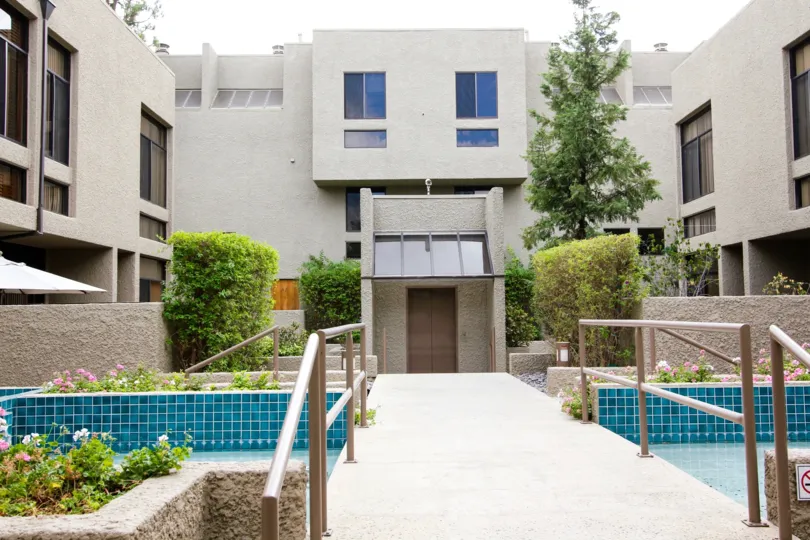 The entrance into 484 E California Blvd