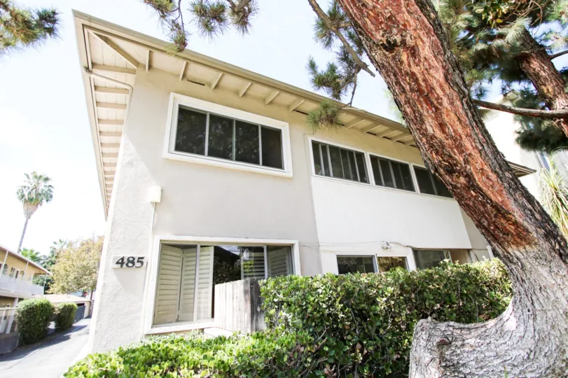 The view of 485 S Madison Ave in Pasadena, California