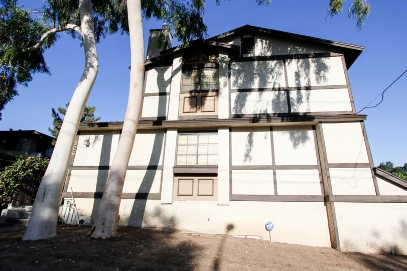 The view of 506 N Mar Vista Ave in Pasadena, California