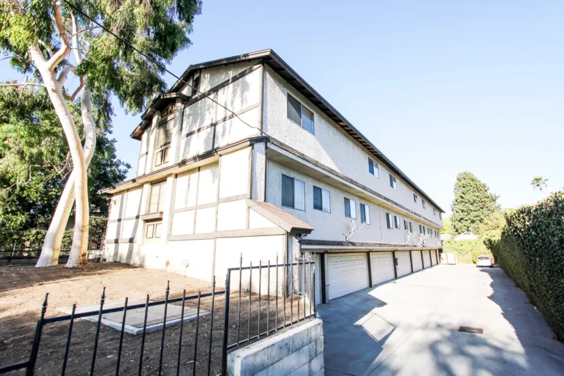 The garages for residents in 506 N Mar Vista Ave
