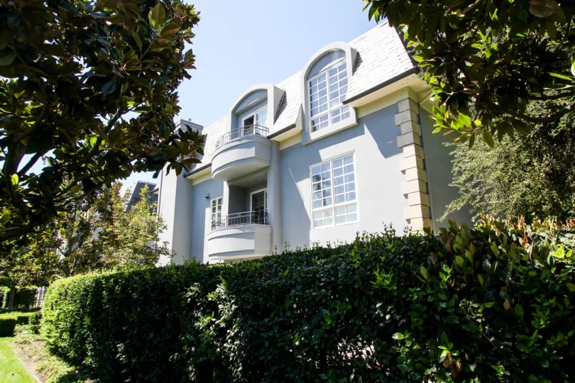 The balconies at 515 S Orange Grove Blvd