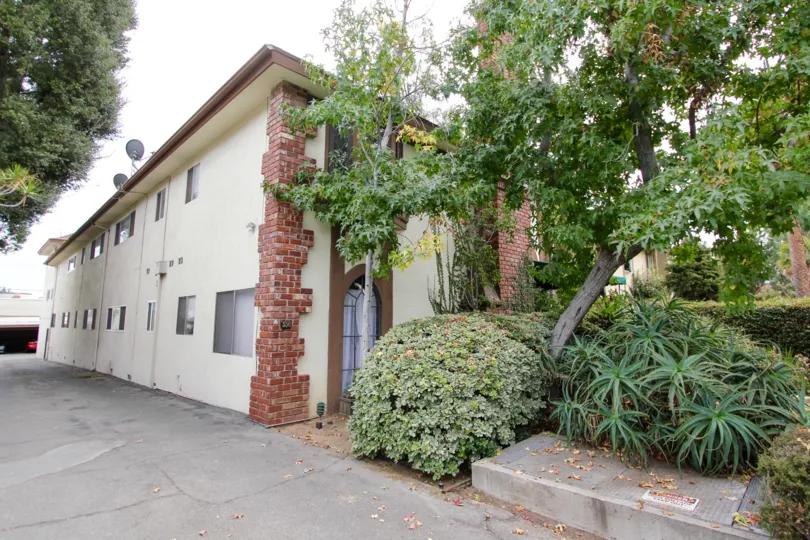 The arched window that is seen in 536 S Euclid Ave in Pasadena, California