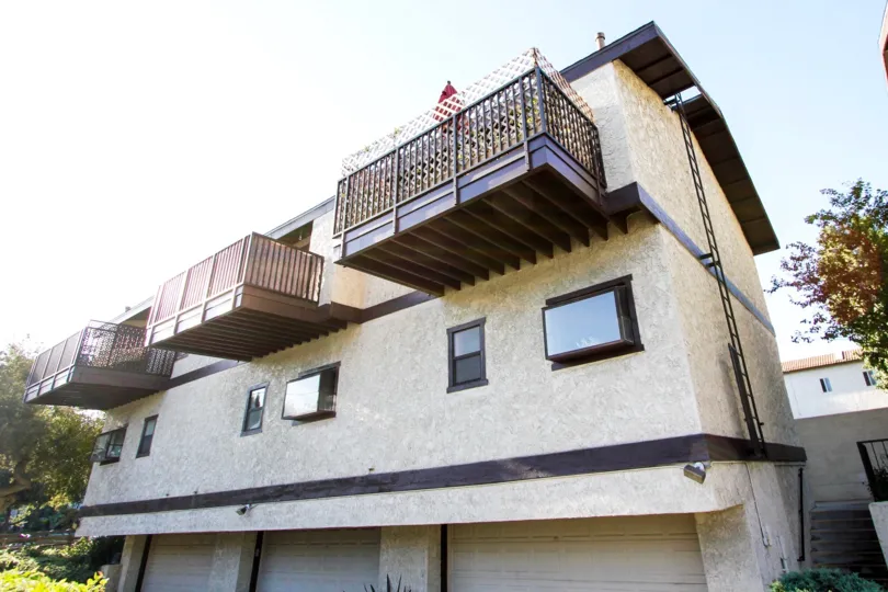 The balconies at 592 N Mar Vista Ave in Pasadena, California
