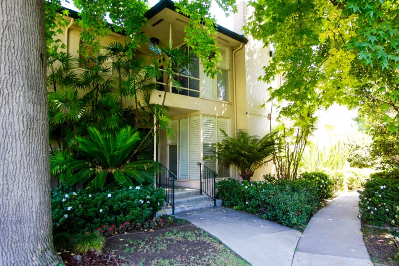 The sidewalk up to 660 S Orange Grove Blvd in Pasadena, California