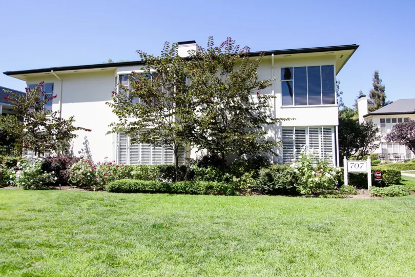 The yard in front of 707 S Orange Grove Blvd in Pasadena, California