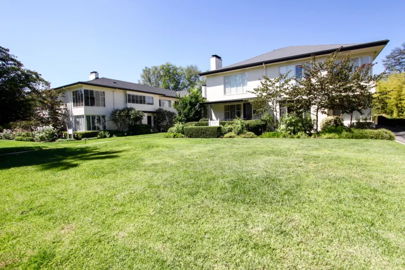 The view of 707 S Orange Grove Blvd  in Pasadena, California