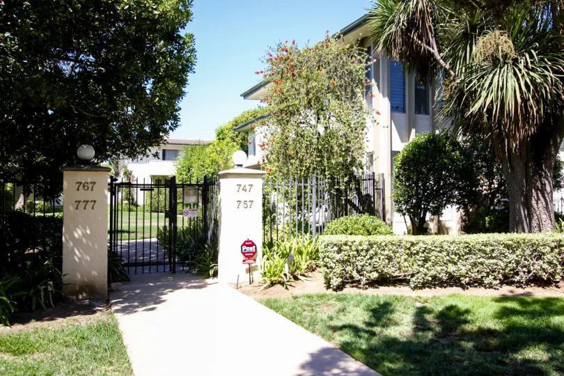 The walkway into 757 S Orange Grove Blvd in Pasadena, California