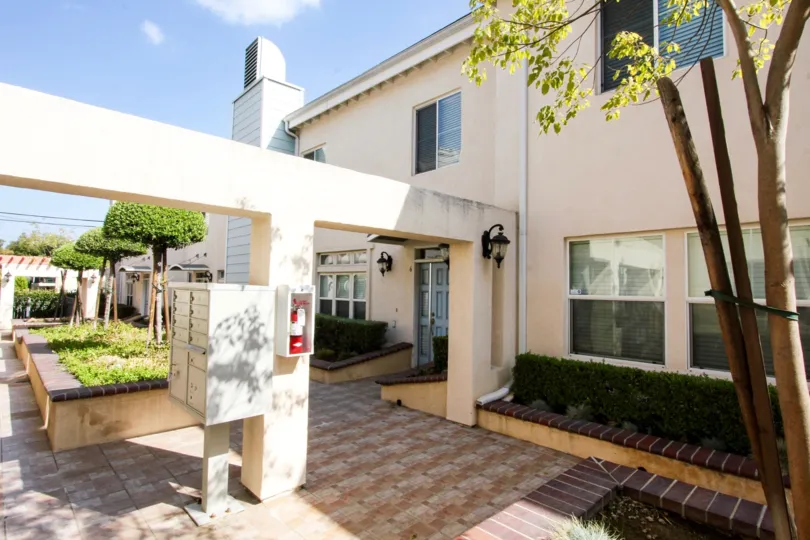 The entryway into 82 Virginia Ave