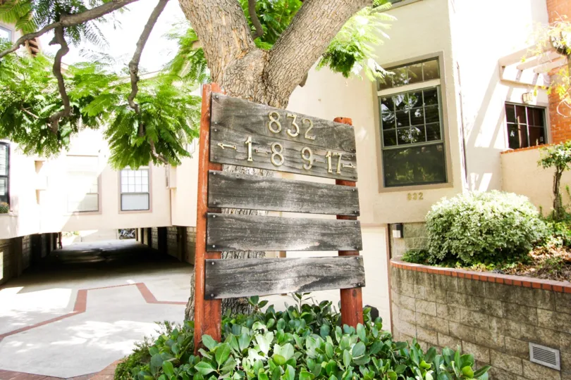 The address sign in front of 832 Magnolia Ave in Pasadena, California