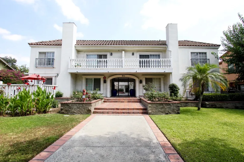 The entryway up to 86 N Allen Ave in Pasadena, California