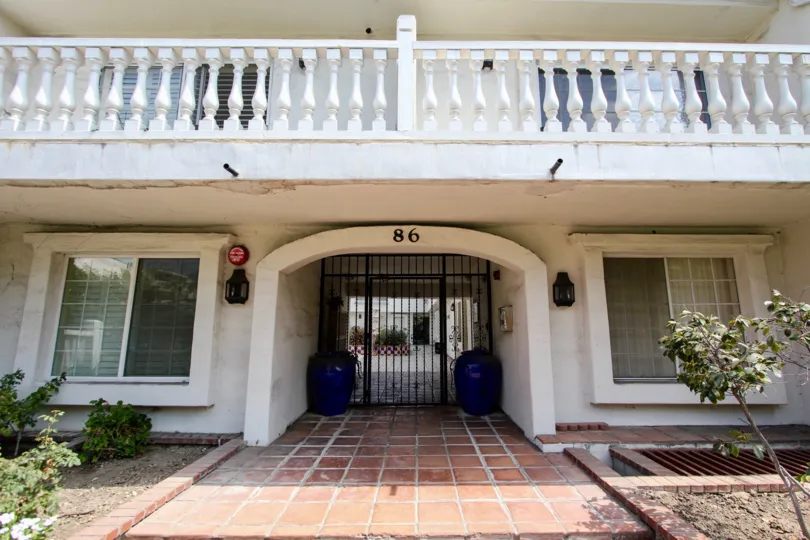 The entrance into 86 N Allen Ave
