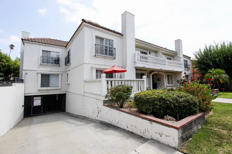 A view of the property at 86 N Allen Ave