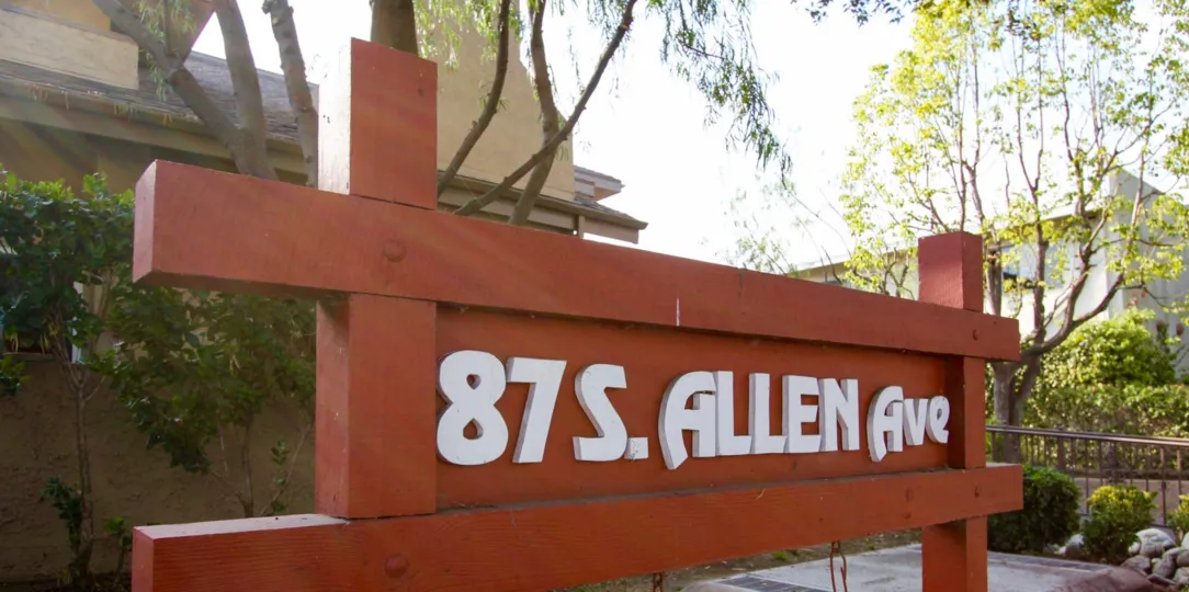 The welcoming sign into 87 S Allen Ave in Pasadena, California