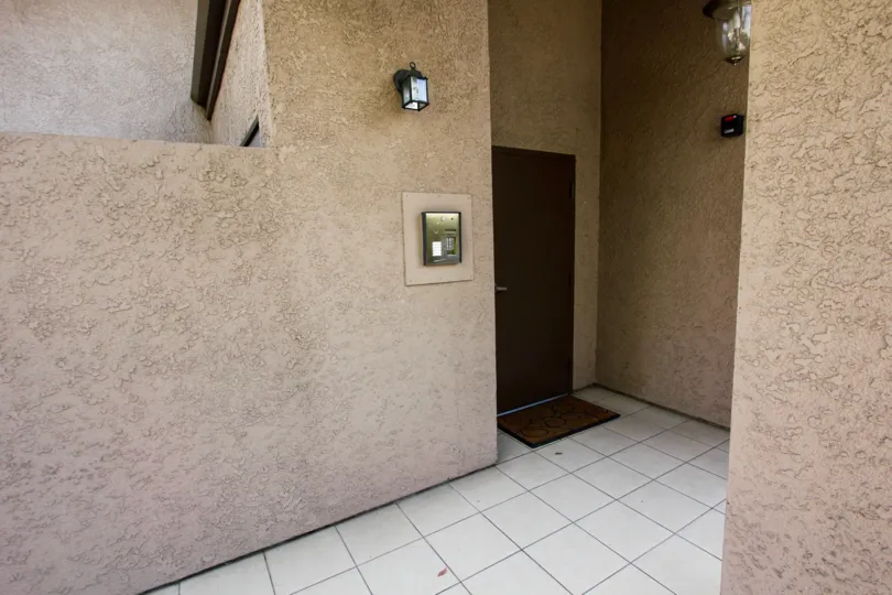 The entrance into 87 S Allen Ave