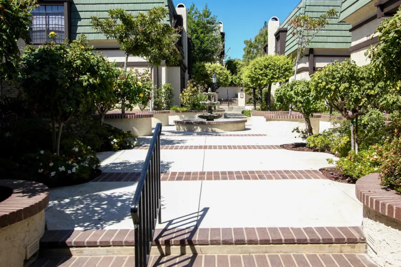 The landscaping around 885 S Orange Grove Blvd