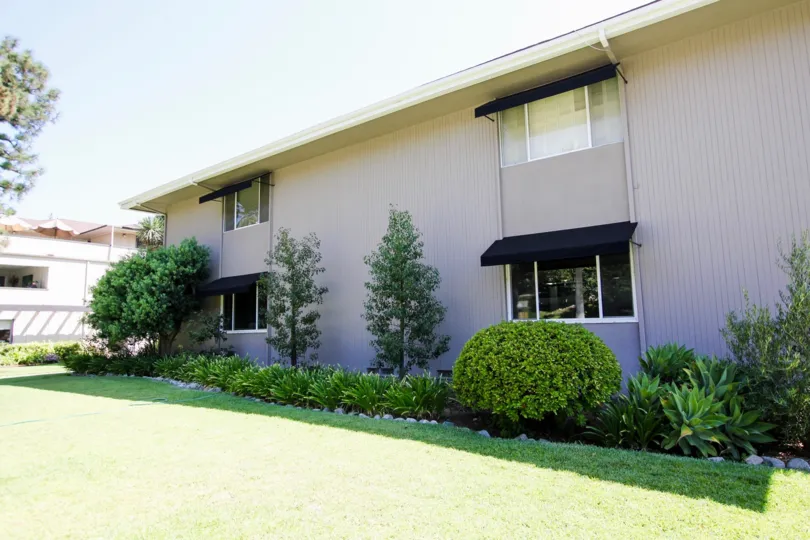The windows in the building at 900 S Orange Grove Blvd in Pasadena, California