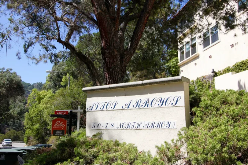 The welcoming sign into Altos Arroyos in Pasadena, California
