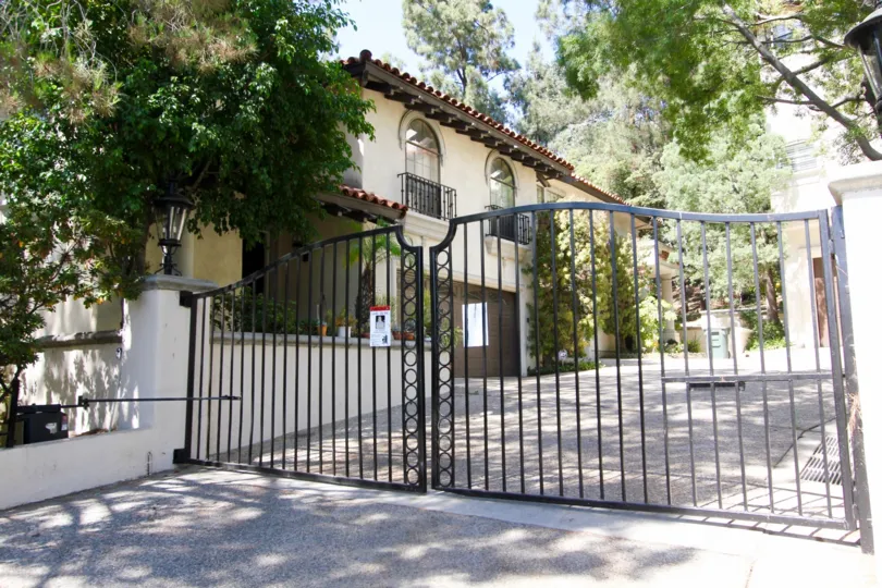 The gate for entering into Altos Arroyos
