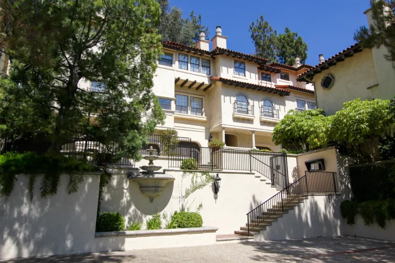 The view of Altos Arroyos in Pasadena, California