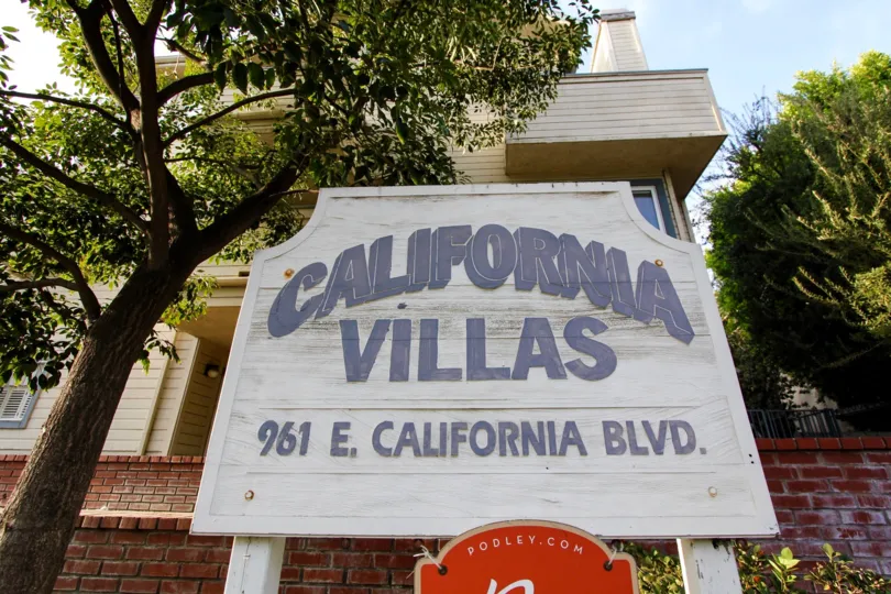 The welcoming sign into California Villas