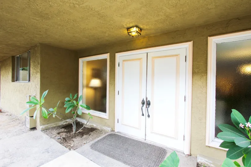 The entrance into Casa California in Pasadena, California