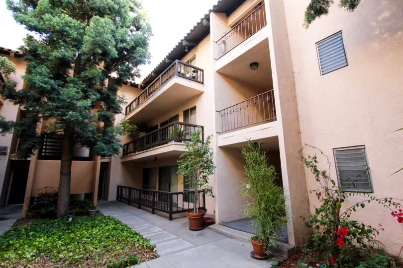 The sidewalk up to Casa  Pasadena in Pasadena, California