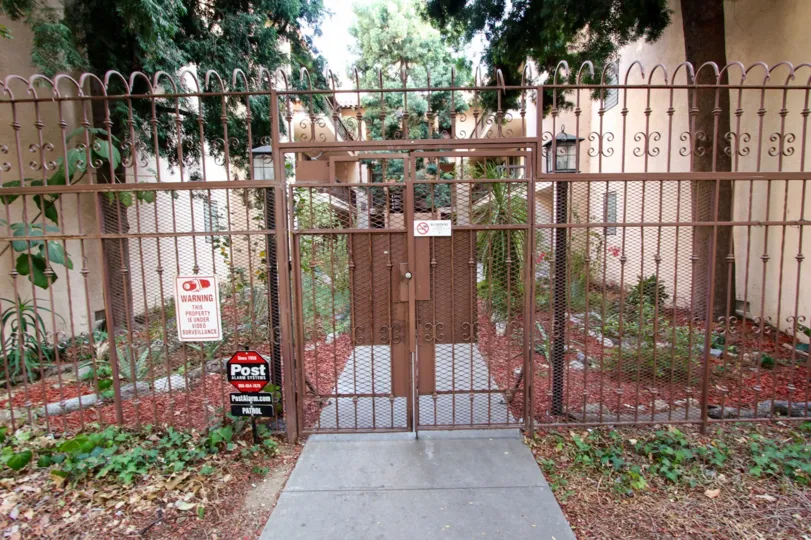The gate for entrance into Casa Pasadena