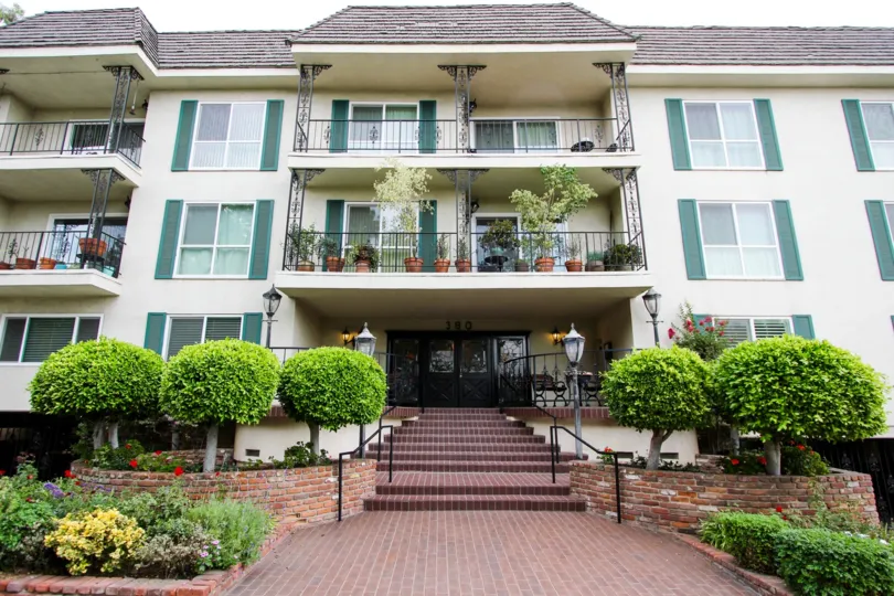The view of Chateau La Salle in Pasadena, California