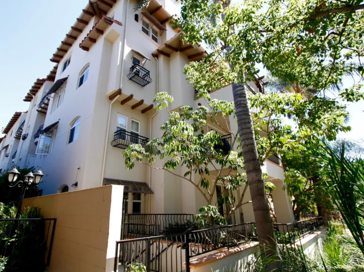 The view of the Corta Bella building in Pasadena, California
