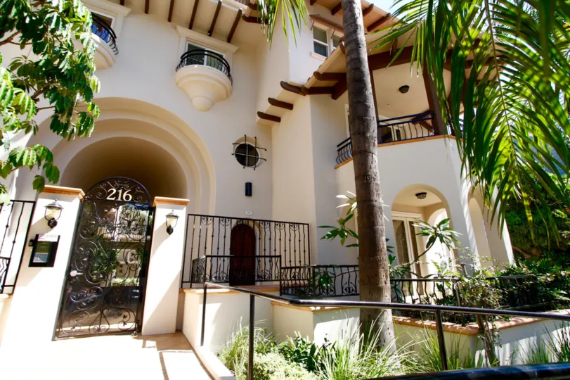The entryway into Corta Bella in Pasadena, California