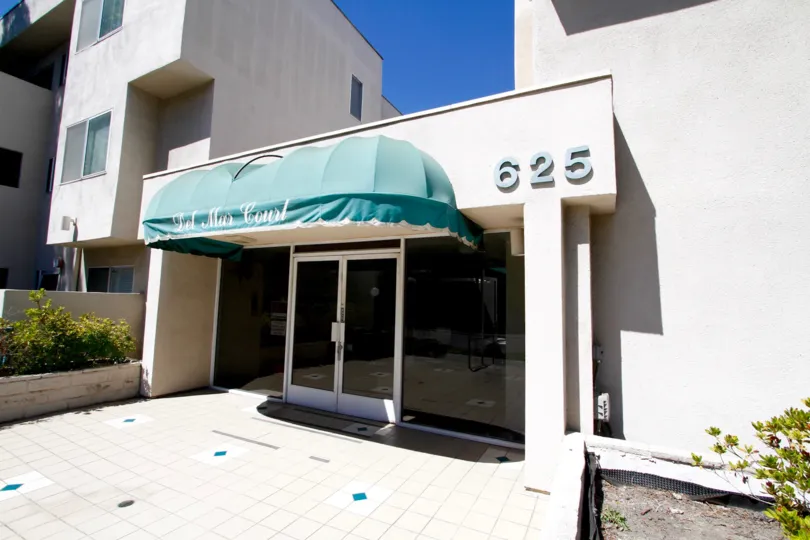 The address for Del Mar Court on the building