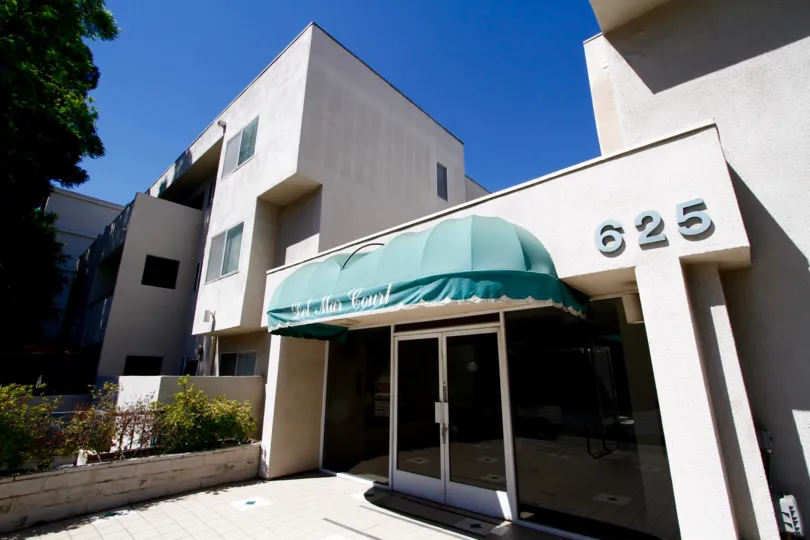 The doors entering into Del Mar Court