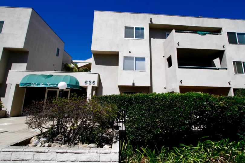 The windows in the Del Mar Court building