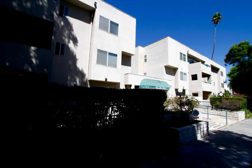 The landscaping around Del Mar Court