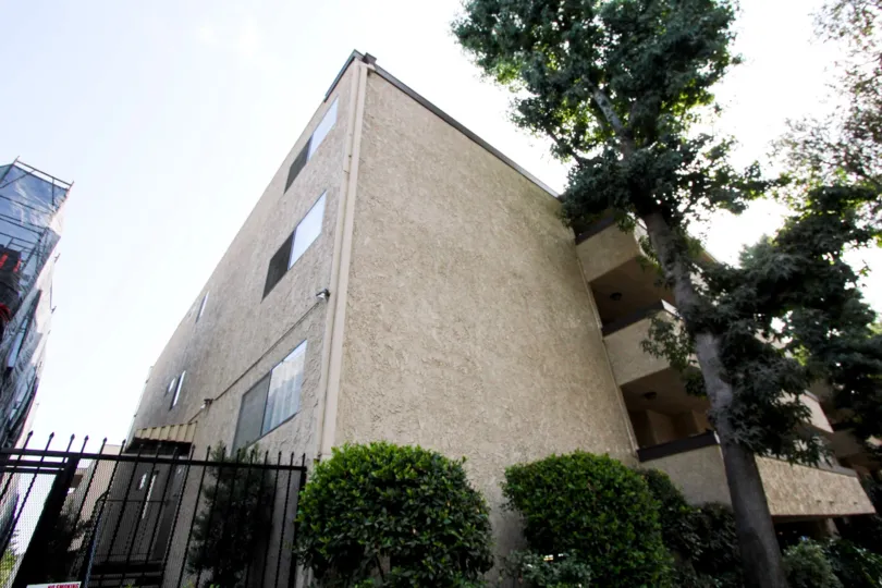 The structure of Del Mar Sierra Manor in Pasadena, California