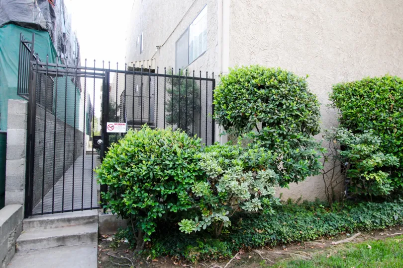 The gated entrance into Del Mar Sierra Manor