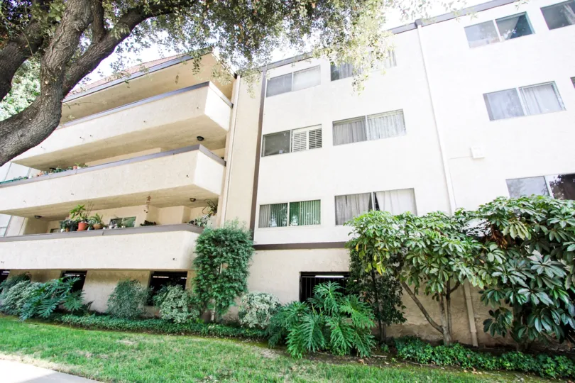 The balconies on the Del Mar Sierra Manor building