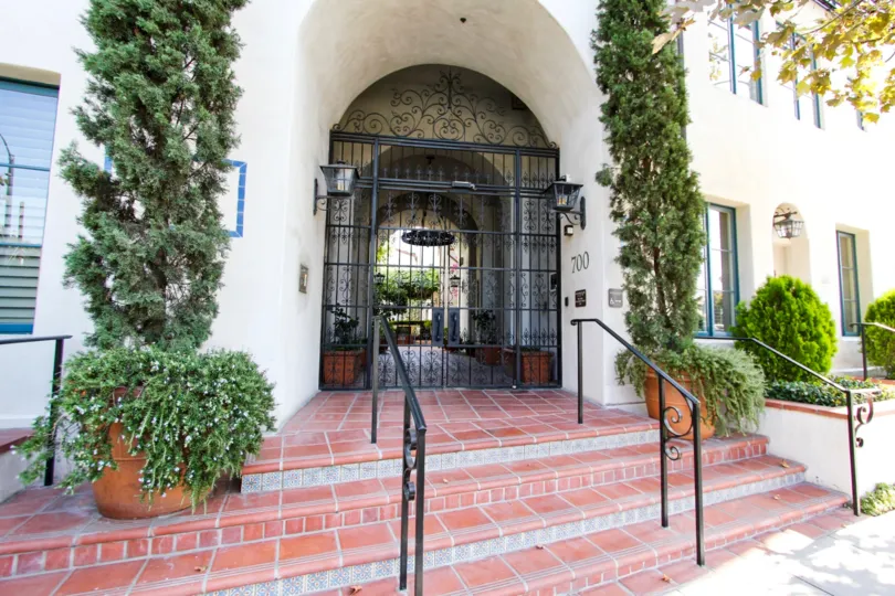 The entrance into Granada Court