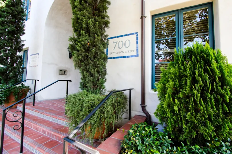 The address for Granada Court in Pasadena, California