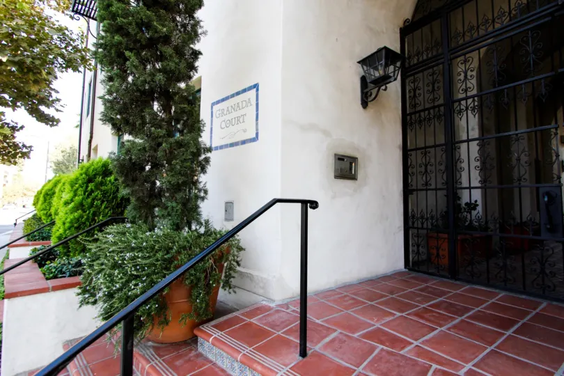 The welcoming sign into Granada Court in Pasadena, California