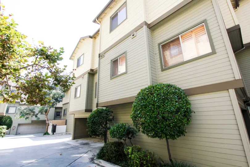 The view of the Hastings Ranch Terrace building