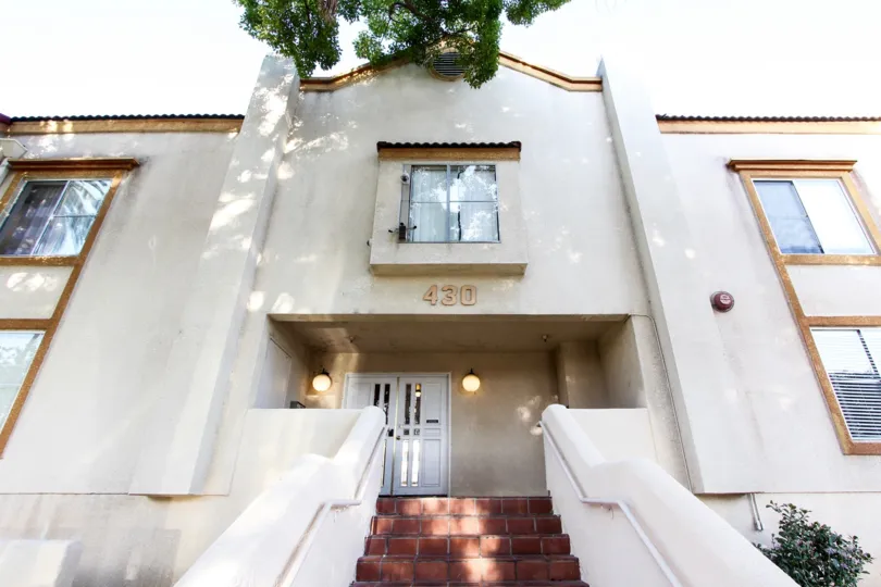 The entrance into Holliston Villas in Pasadena, California