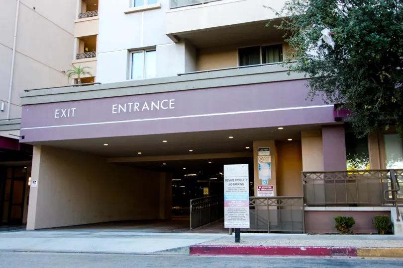 The entrance into Lake at Walnut in Pasadena, California