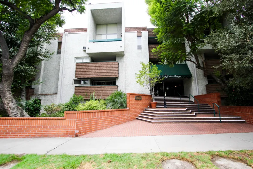 The balconies seen on the Los Robles Plaza building