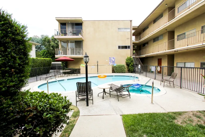 The pool area at Los Robles South in Pasadena, California